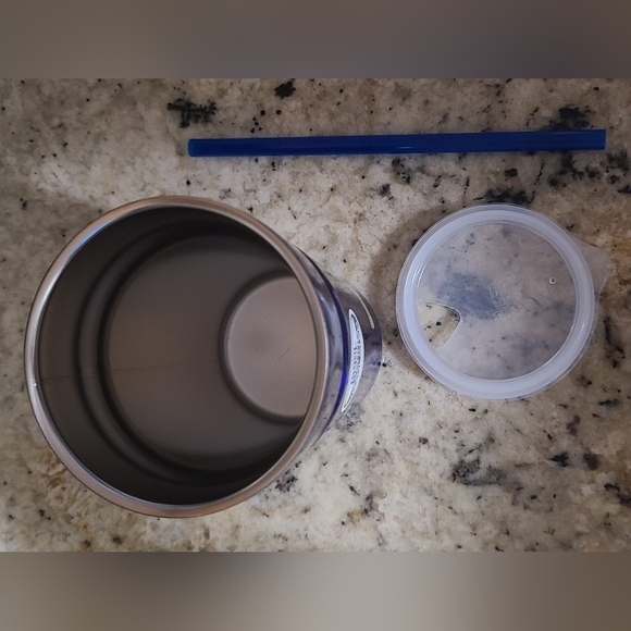 Kids insulated cup with straw - Picture 4 of 5